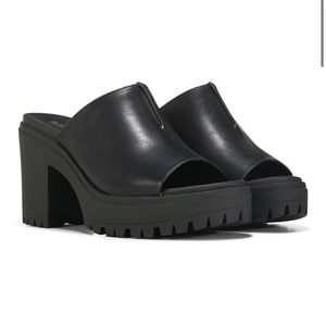 Black, chunky MIA platform sandals 👡